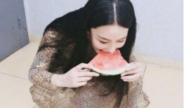 网红阿朱吃瓜图片,揭秘娱乐圈最新瓜料