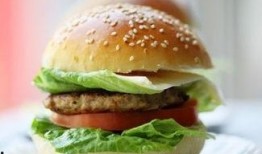 爆料牛肉汉堡的做法视频,自制美味牛肉汉堡的独家秘籍